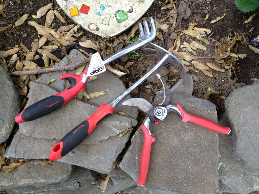 corona garden tools